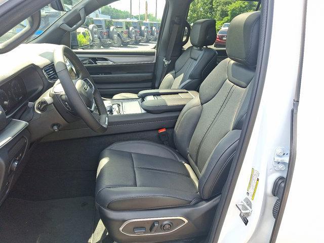 Photo of 2025 Bright White Clearcoat Jeep Wagoneer