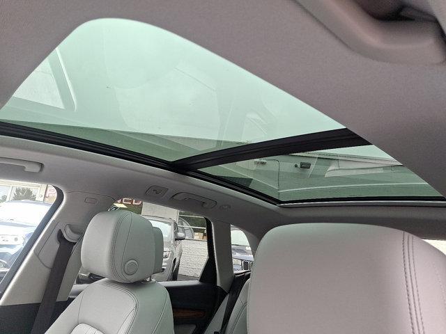 Photo of 2022 Navarra Blue Metallic Audi Q5