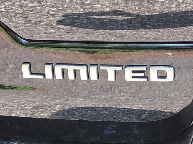 Photo of 2025 Diamond Black Crystal Pearlcoat Jeep Grand Cherokee