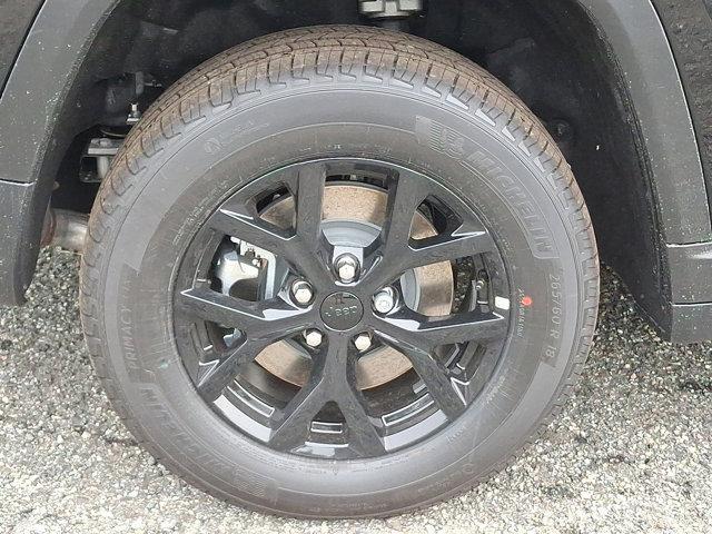 Photo of 2025 Diamond Black Crystal Pearlcoat Jeep Grand Cherokee L