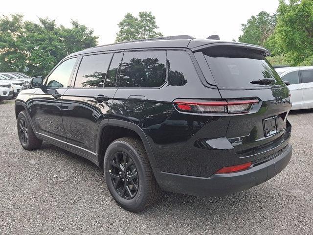 Photo of 2025 Diamond Black Crystal Pearlcoat Jeep Grand Cherokee L