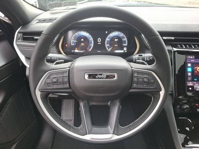 Photo of 2025 Diamond Black Crystal Pearlcoat Jeep Grand Cherokee L