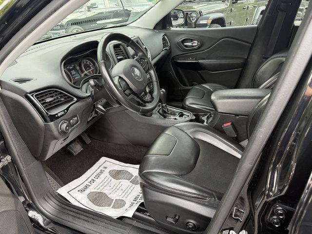 Photo of 2019 Diamond Black Crystal Pearlcoat Jeep Cherokee