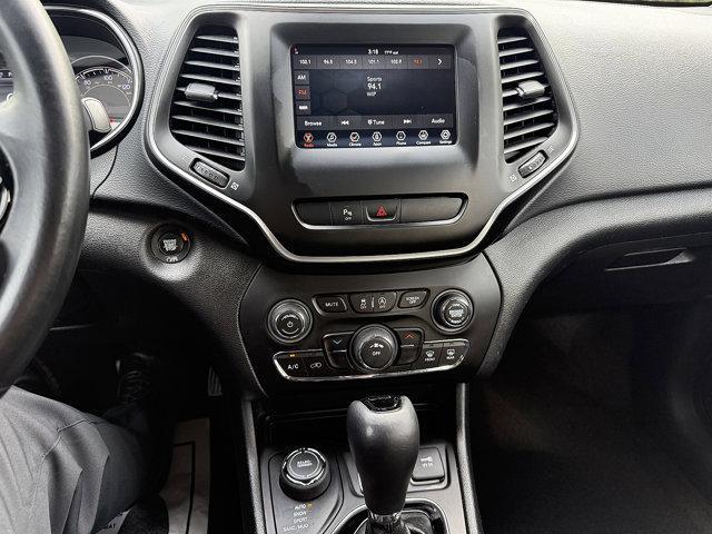 Photo of 2019 Diamond Black Crystal Pearlcoat Jeep Cherokee