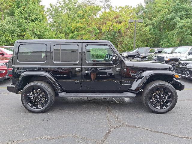 Photo of 2023 Black Clearcoat Jeep Wrangler