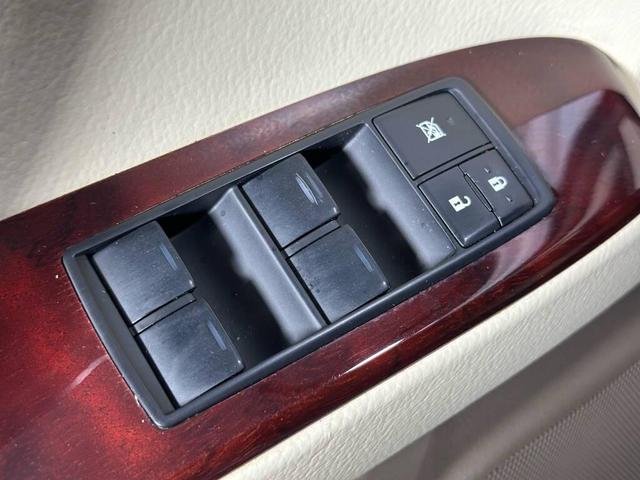 Photo of 2011 White Lexus GX 460