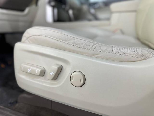 Photo of 2011 White Lexus GX 460