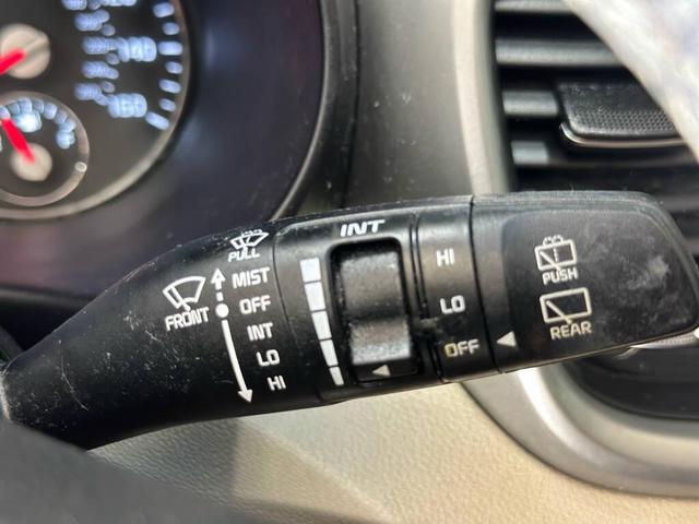 Photo of 2016 White Kia Sorento
