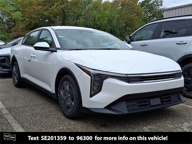 Photo of 2025 Snow White Pearl Kia K4