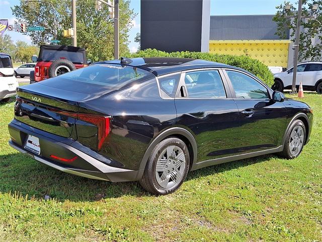 Photo of 2025 Aurora Black Pearl Kia K4