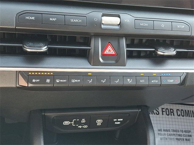 Photo of 2025 Aurora Black Pearl Kia K4