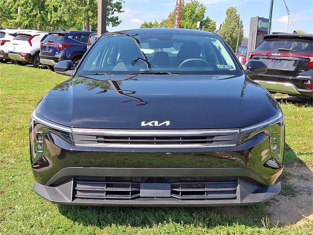 Photo of 2025 Aurora Black Pearl Kia K4