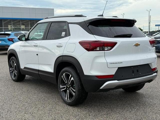 Photo of 2026 Summit White / White Chevrolet Trailblazer