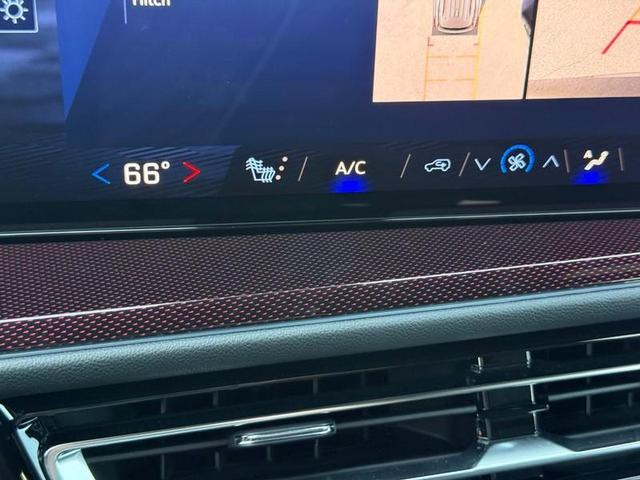 Photo of 2025 Mosaic Black Metallic Chevrolet Traverse