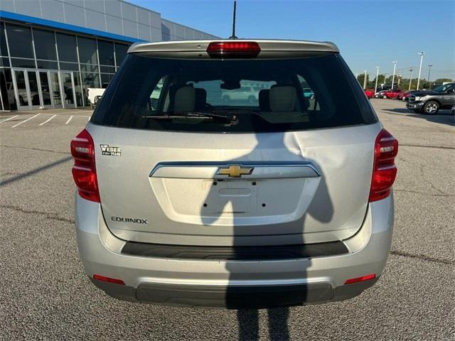 Photo of 2017 Silver Ice Metallic Chevrolet Equinox