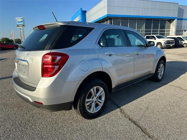 Photo of 2017 Silver Ice Metallic Chevrolet Equinox