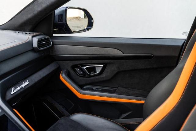 Photo of 2022 Gray Lamborghini Urus