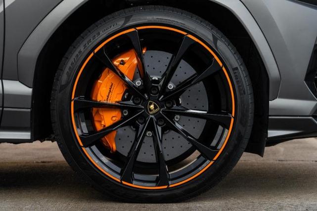 Photo of 2022 Gray Lamborghini Urus