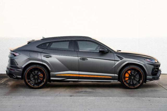 Photo of 2022 Gray Lamborghini Urus