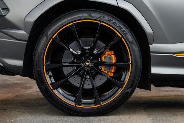 Photo of 2022 Gray Lamborghini Urus