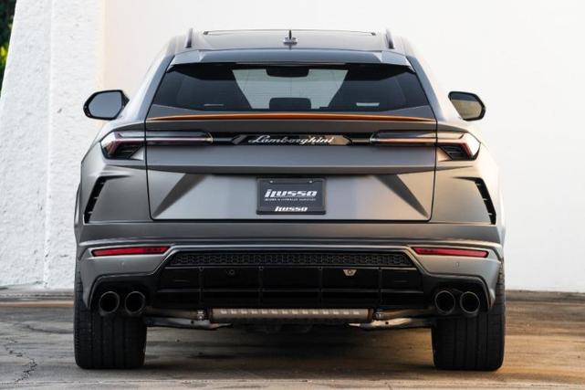Photo of 2022 Gray Lamborghini Urus