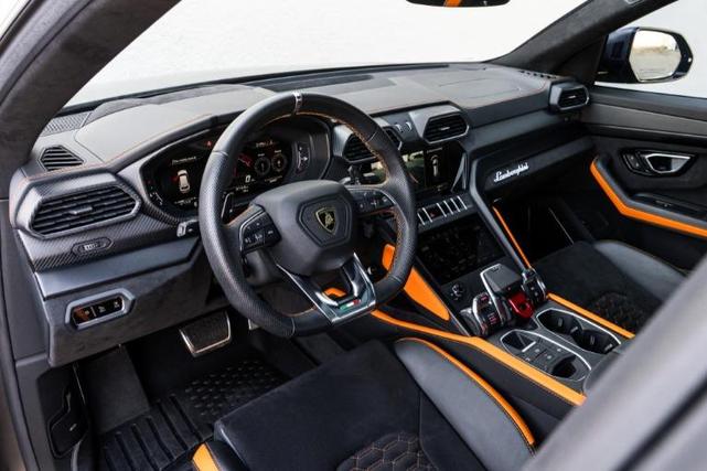Photo of 2022 Gray Lamborghini Urus