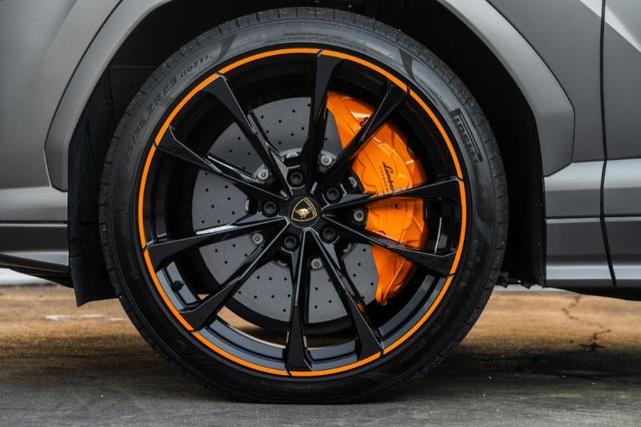Photo of 2022 Gray Lamborghini Urus