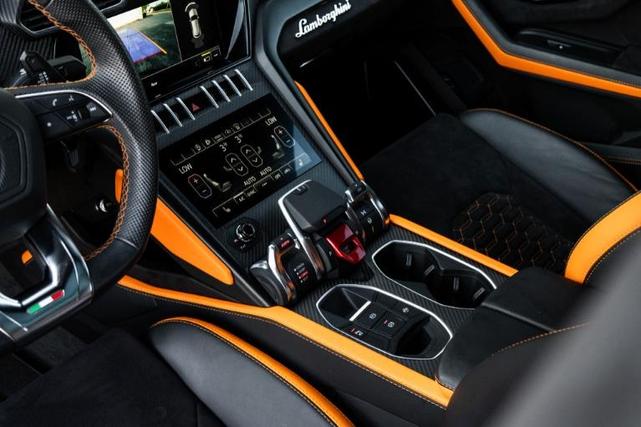 Photo of 2022 Gray Lamborghini Urus