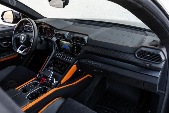 Photo of 2022 Gray Lamborghini Urus