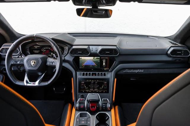 Photo of 2022 Gray Lamborghini Urus