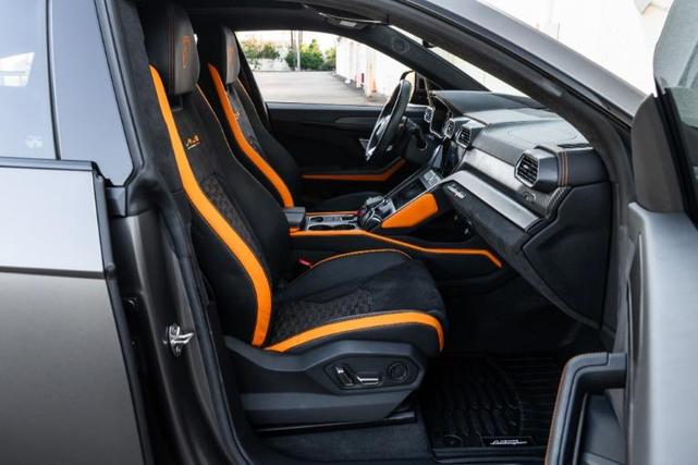 Photo of 2022 Gray Lamborghini Urus