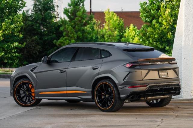 Photo of 2022 Gray Lamborghini Urus