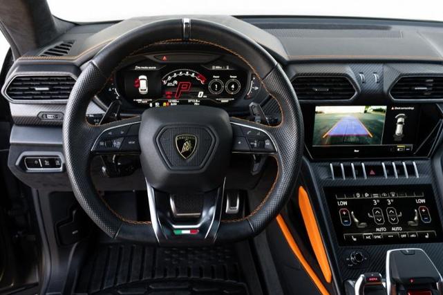 Photo of 2022 Gray Lamborghini Urus