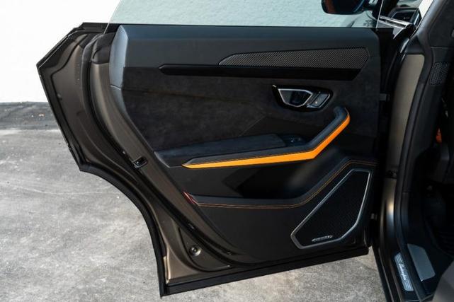 Photo of 2022 Gray Lamborghini Urus