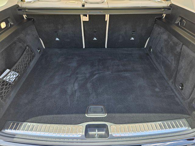 Photo of 2022 Black Mercedes-Benz GLE 350