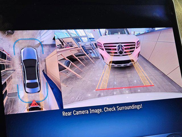 Photo of 2022 MANUFAKTUR Diamond White Mercedes-Benz S-Class