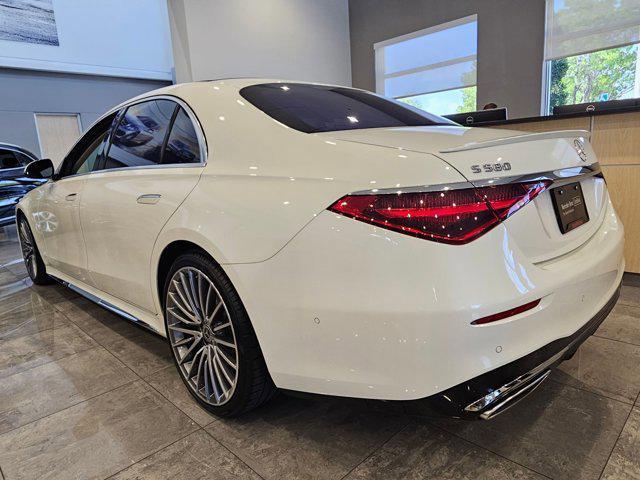 Photo of 2022 MANUFAKTUR Diamond White Mercedes-Benz S-Class