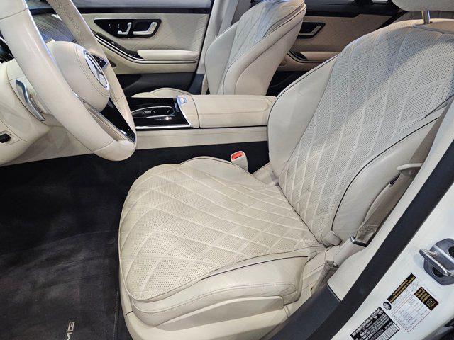 Photo of 2022 MANUFAKTUR Diamond White Mercedes-Benz S-Class
