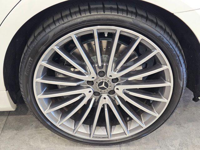Photo of 2022 MANUFAKTUR Diamond White Mercedes-Benz S-Class