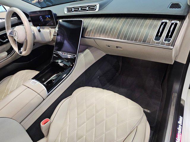 Photo of 2022 MANUFAKTUR Diamond White Mercedes-Benz S-Class