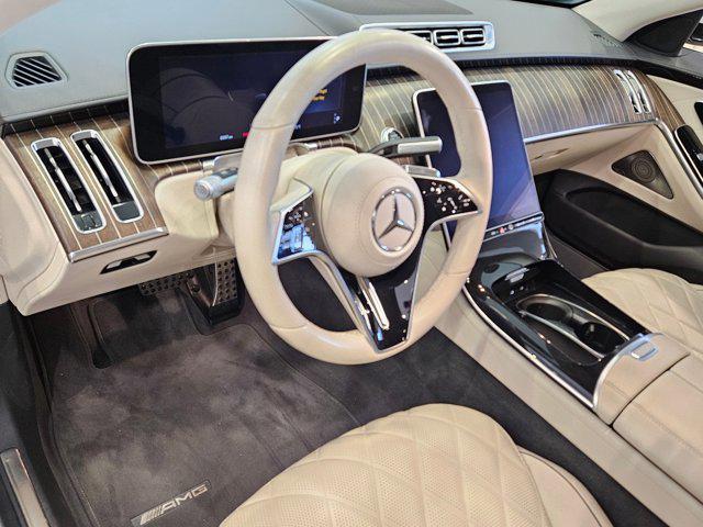 Photo of 2022 MANUFAKTUR Diamond White Mercedes-Benz S-Class