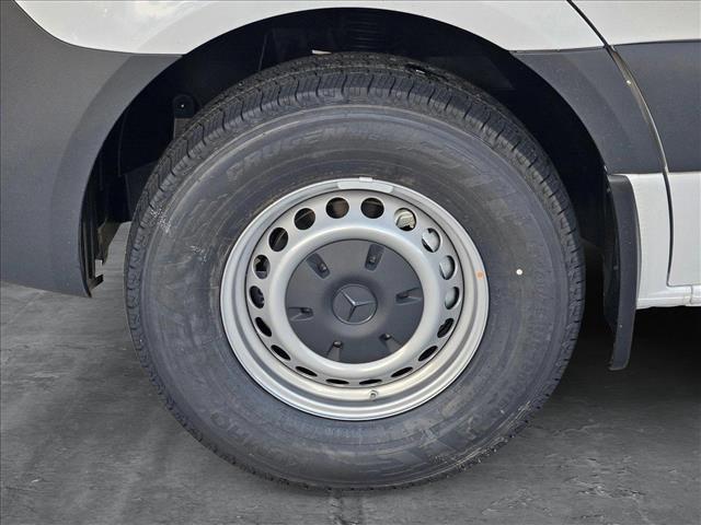 Photo of 2025 Arctic White Mercedes-Benz Sprinter 2500