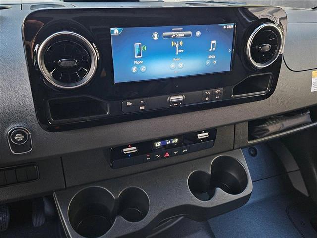 Photo of 2025 Arctic White Mercedes-Benz Sprinter 2500