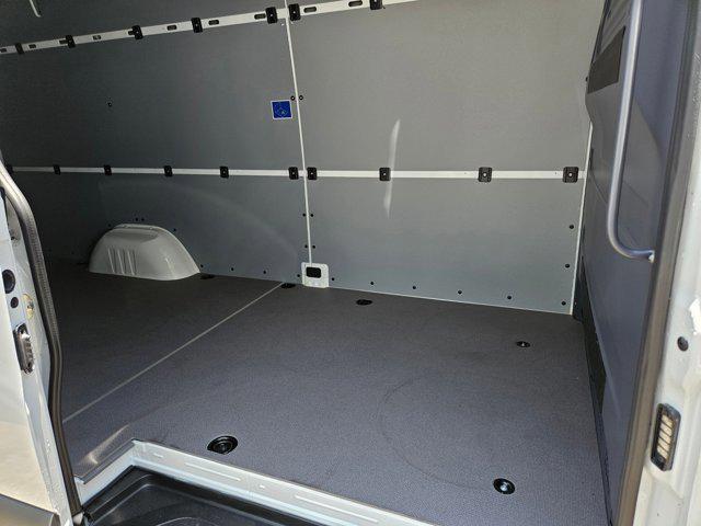 Photo of 2025 Arctic White Mercedes-Benz Sprinter 2500