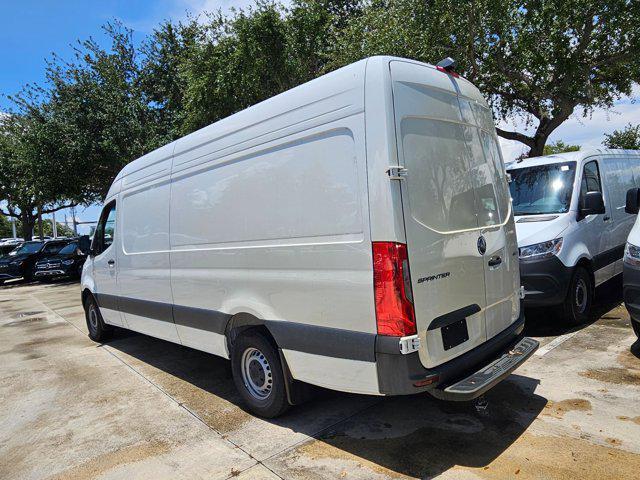 Photo of 2025 Arctic White Mercedes-Benz Sprinter 2500