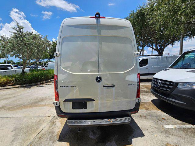 Photo of 2025 Arctic White Mercedes-Benz Sprinter 2500
