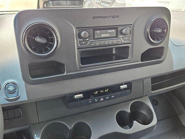 Photo of 2025 Arctic White Mercedes-Benz Sprinter 2500