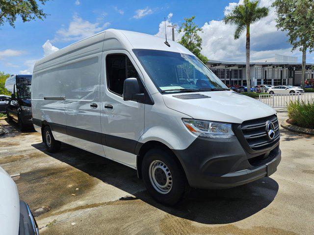 Photo of 2025 Arctic White Mercedes-Benz Sprinter 2500