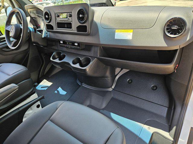 Photo of 2025 Arctic White Mercedes-Benz Sprinter 2500