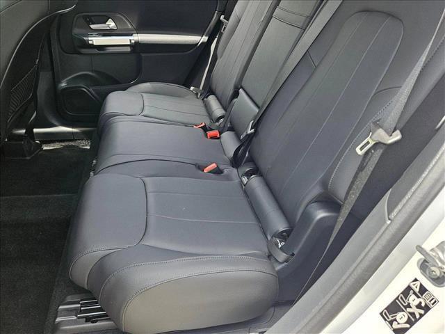 Photo of 2025 Polar White Mercedes-Benz GLB 250